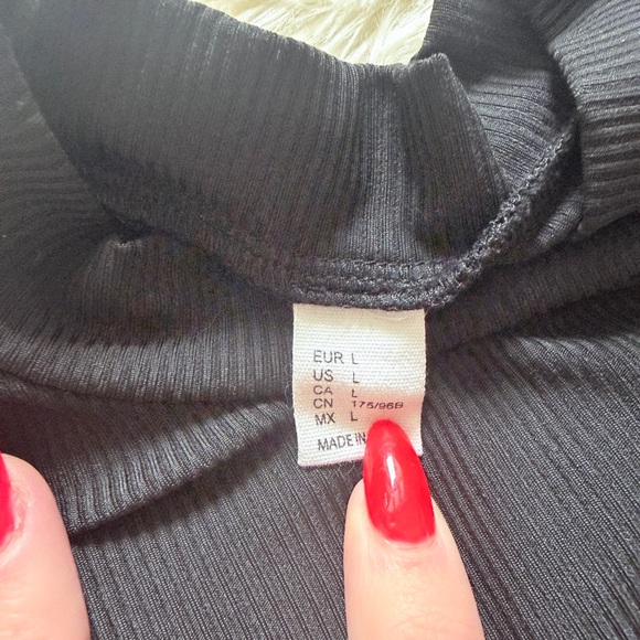 H&M Black Ribbed Mock Neck Sleeveless Tank - Picture 4 of 4